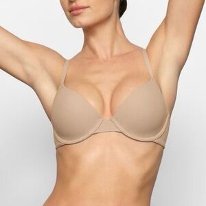 Skims Fit Everybody T-Shirt Bra 32DD color sand